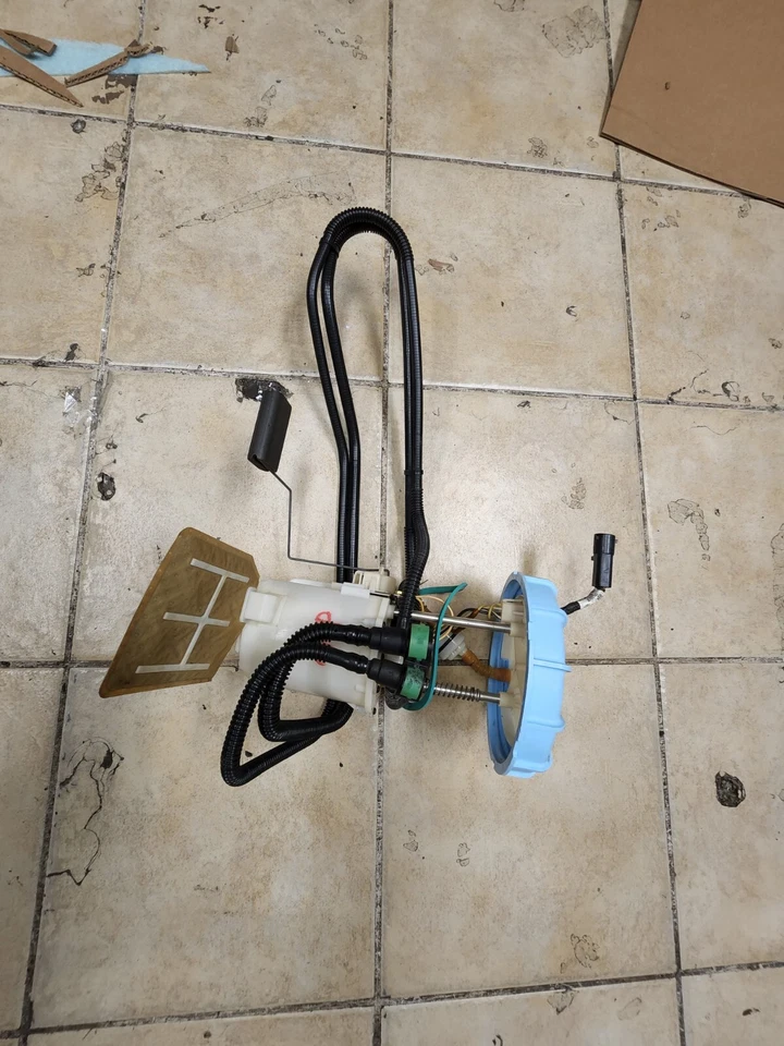 Bomba de combustible Lincoln LS 2003 2004 2005 Foto 2 de 2