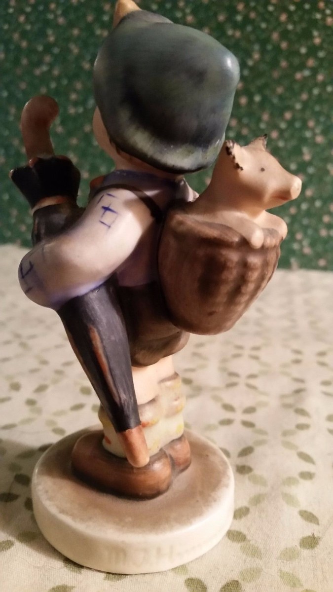 HUMMEL FIGURINE 