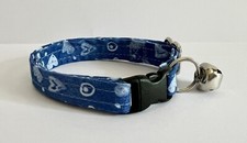 HEARTS ON BLUE PRINT ADJUSTABLE BREAKAWAY CAT COLLAR