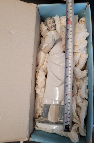 Lladro OBSTETRICIAN Doctor. Box. Great condition. # 4763. Standing 14" tall - Picture 11 of 12