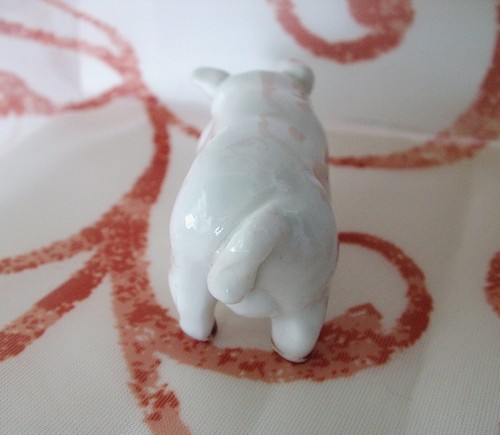 VINTAGE CERAMIC or PORCELAIN MINIATURE POT BELLY PIG FIGURINE - Picture 3 of 10