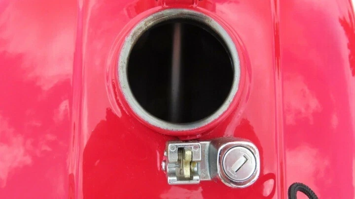 Tanque de combustible Honda CB400F genuino nuevo sin usar Foto 2 de 4