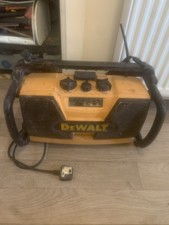 DEWALT DW911 Heavy Duty JOB SITE RADIO 240v AM/FM Radio works well