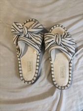 Women.Totes Bow Detail Open Toe Slippers In White Black Stripe.Size M 6.5-6.5