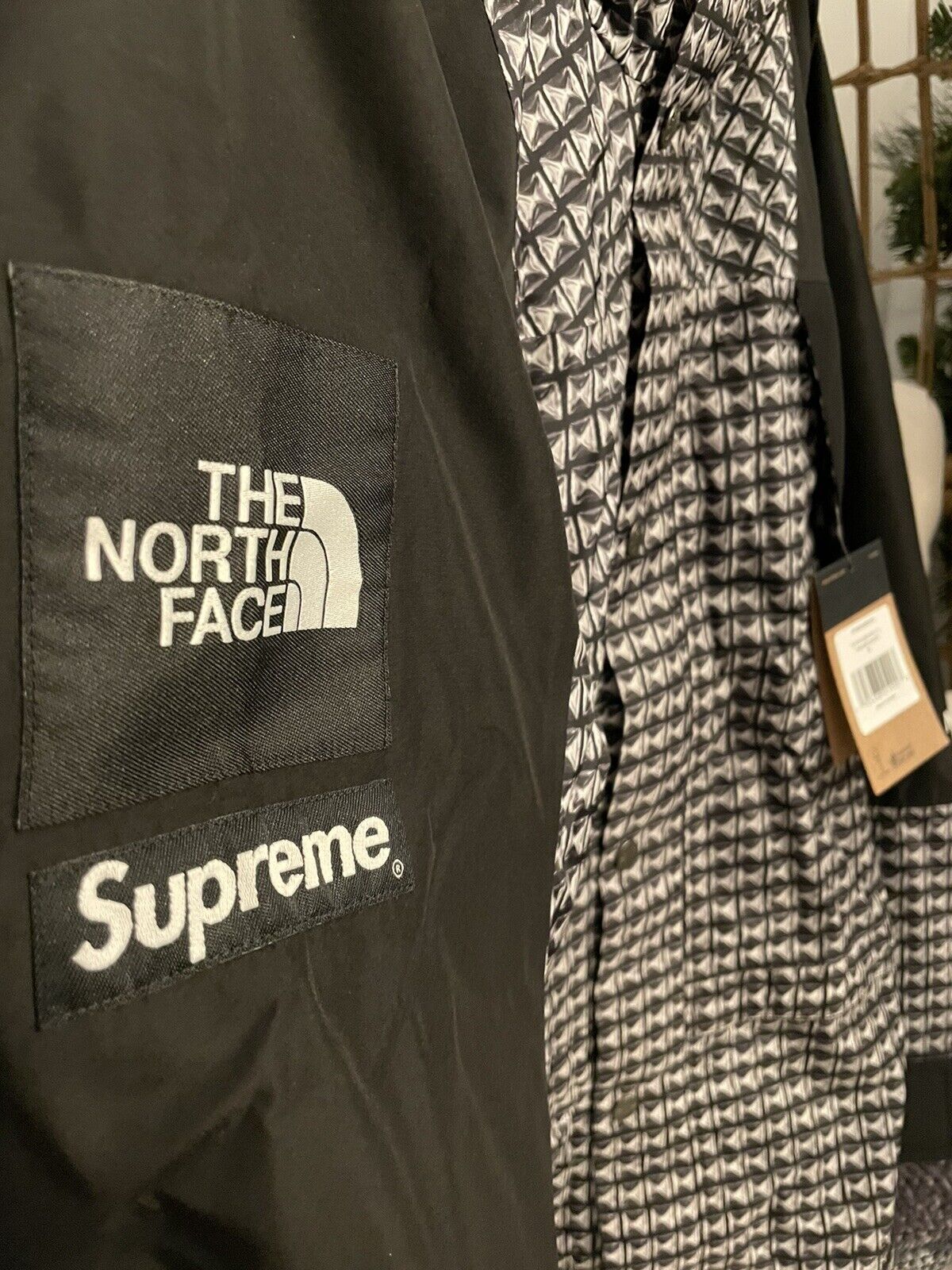 Supreme X The North Face Studded Mountain Light Jacket Sealed With Tags In  Bag