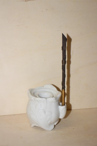 Encrier en porcelaine blanche art nouveau avec porte plume 19 ème