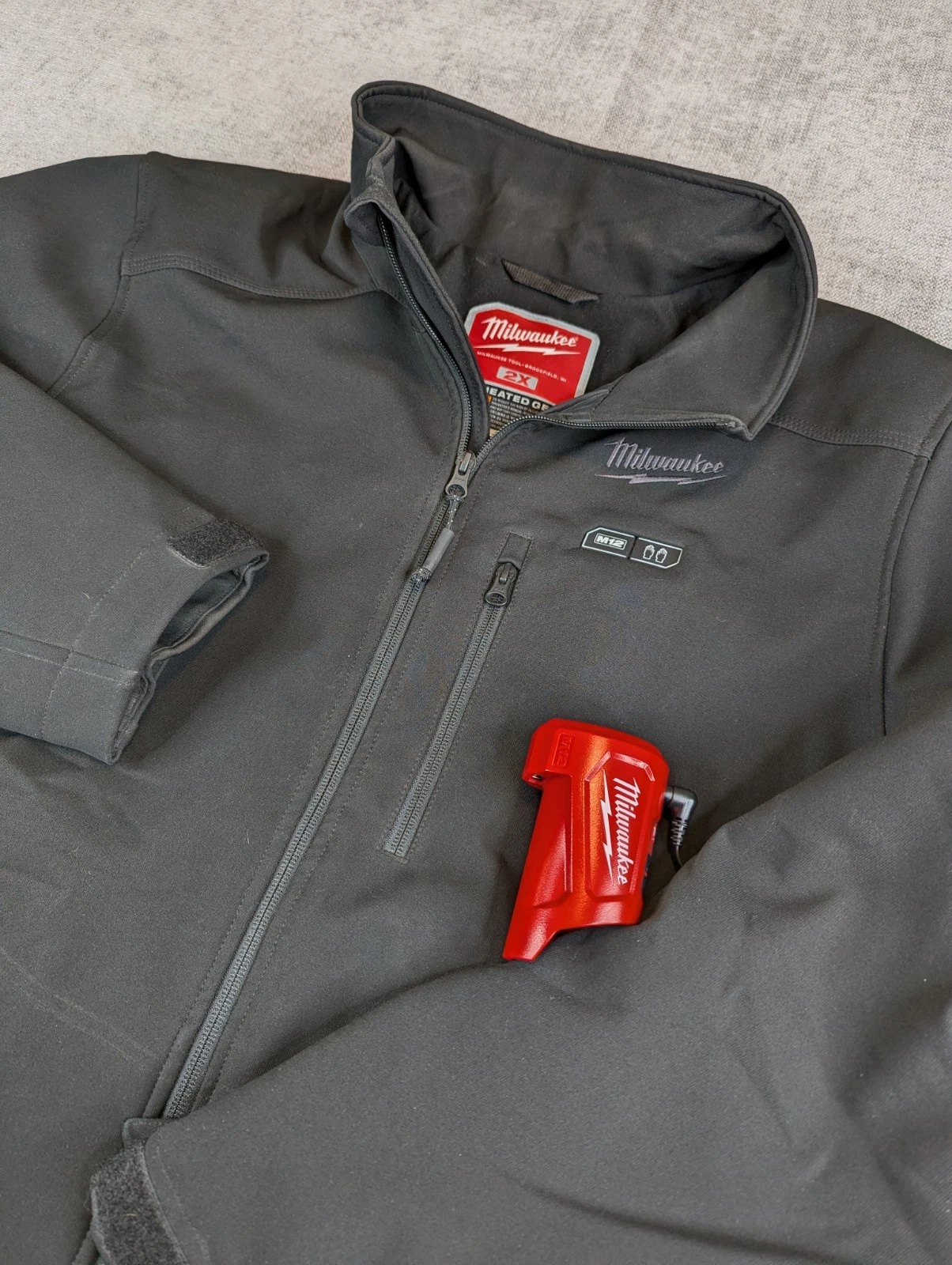 Milwaukee M12 Heated Jacket 2X Mens Black Softshell Heated Coat *No Battery*
Opens in a new window o