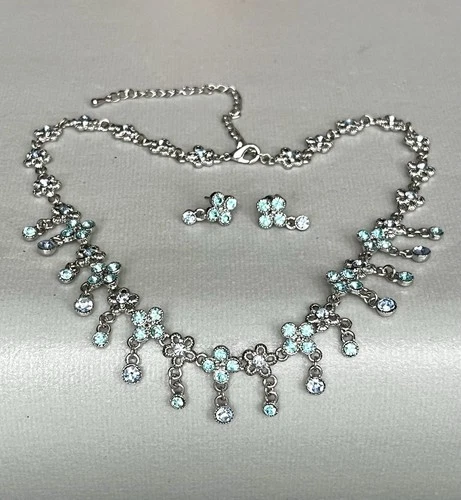 Vintage Necklace/Choker  Earrings Set. Silver Tone baby blue “Tiffany “ Color