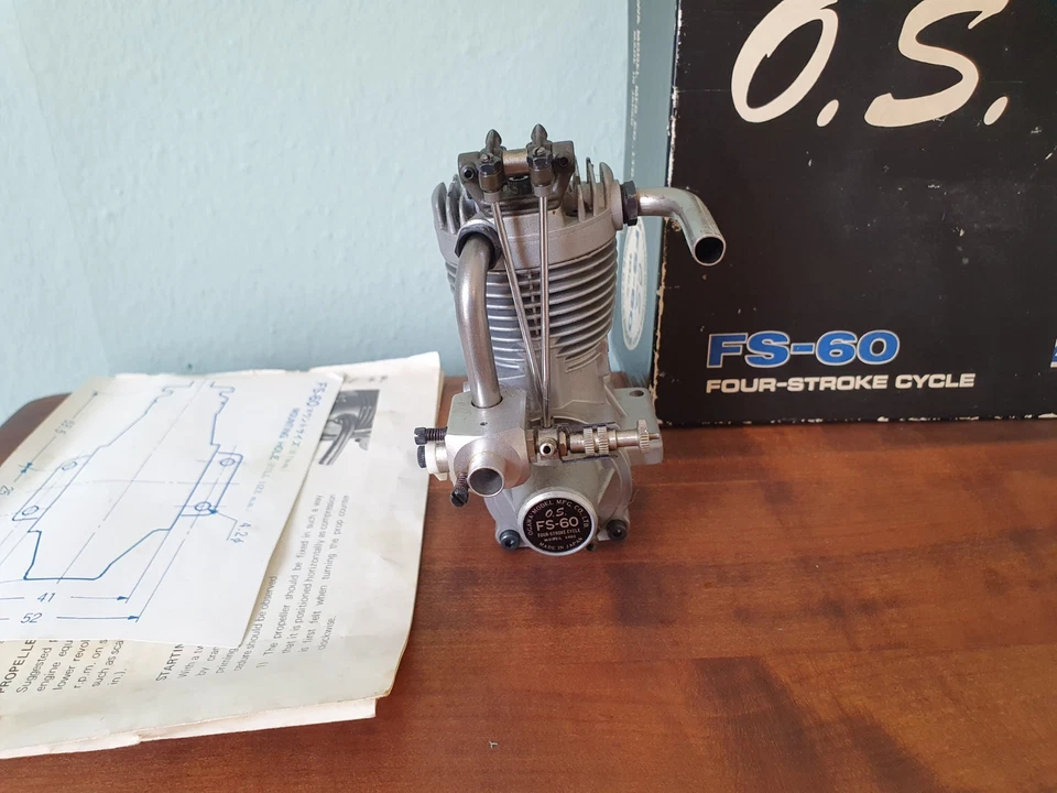 O.S. FS-60 Viertaktmotor Mit Offenen Wippen Wie Neu In Box - Bild 3 von 3