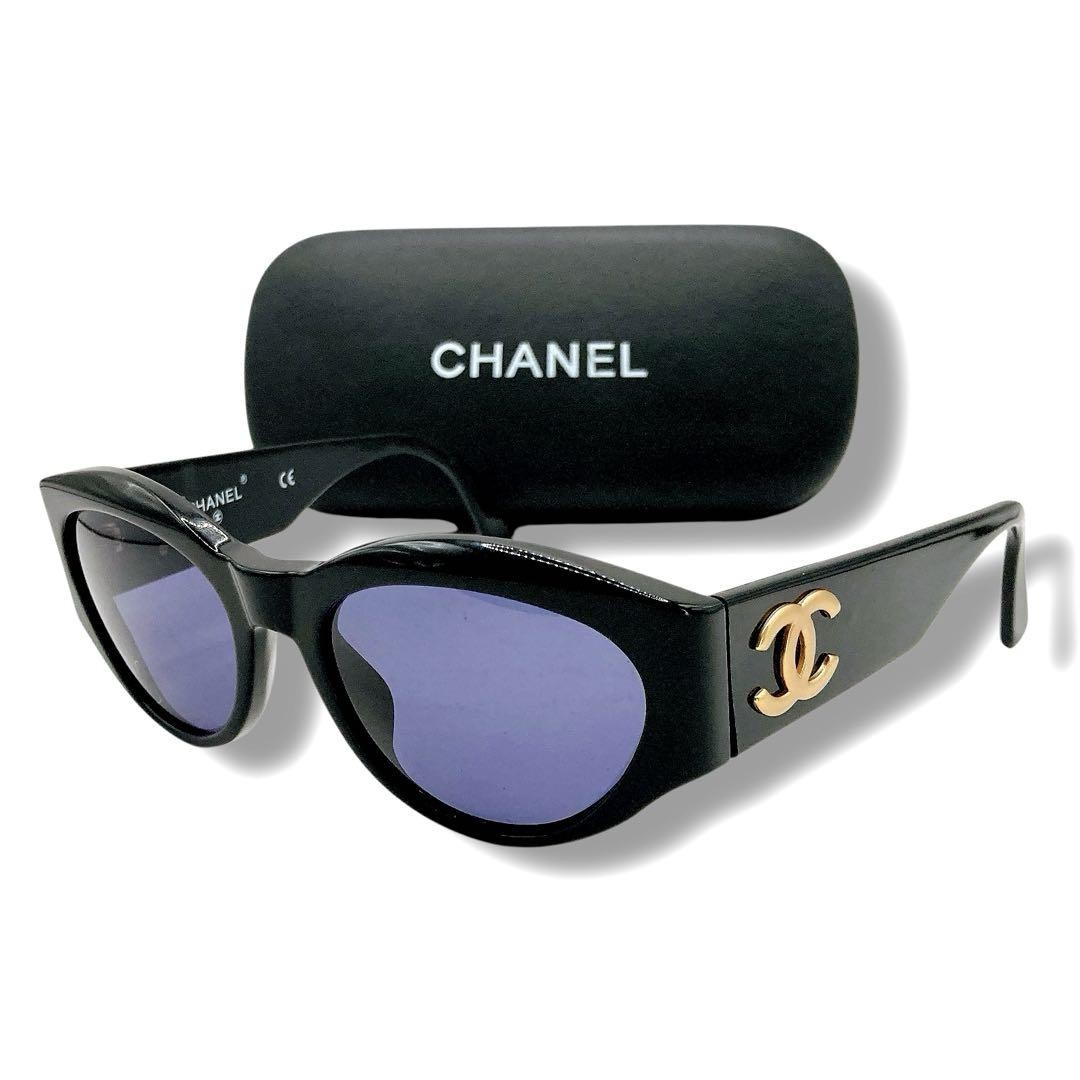 Chanel Vintage 04152 Cat Eye CC Logo Sunglasses Black Gold