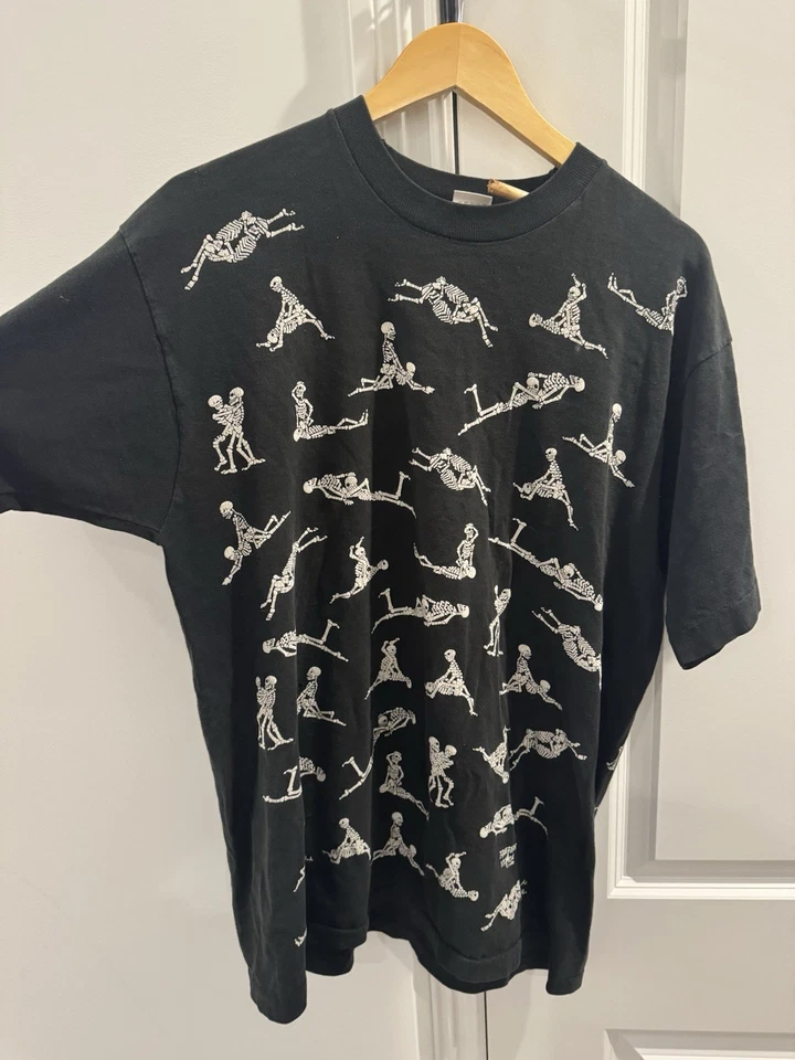 Camiseta vintage de esqueletos teniendo sexo talla L Foto 2 de 4