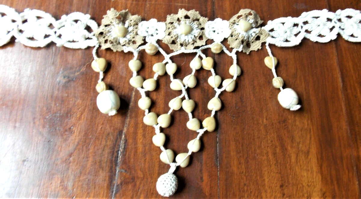 Crochet entièrement fait main - France