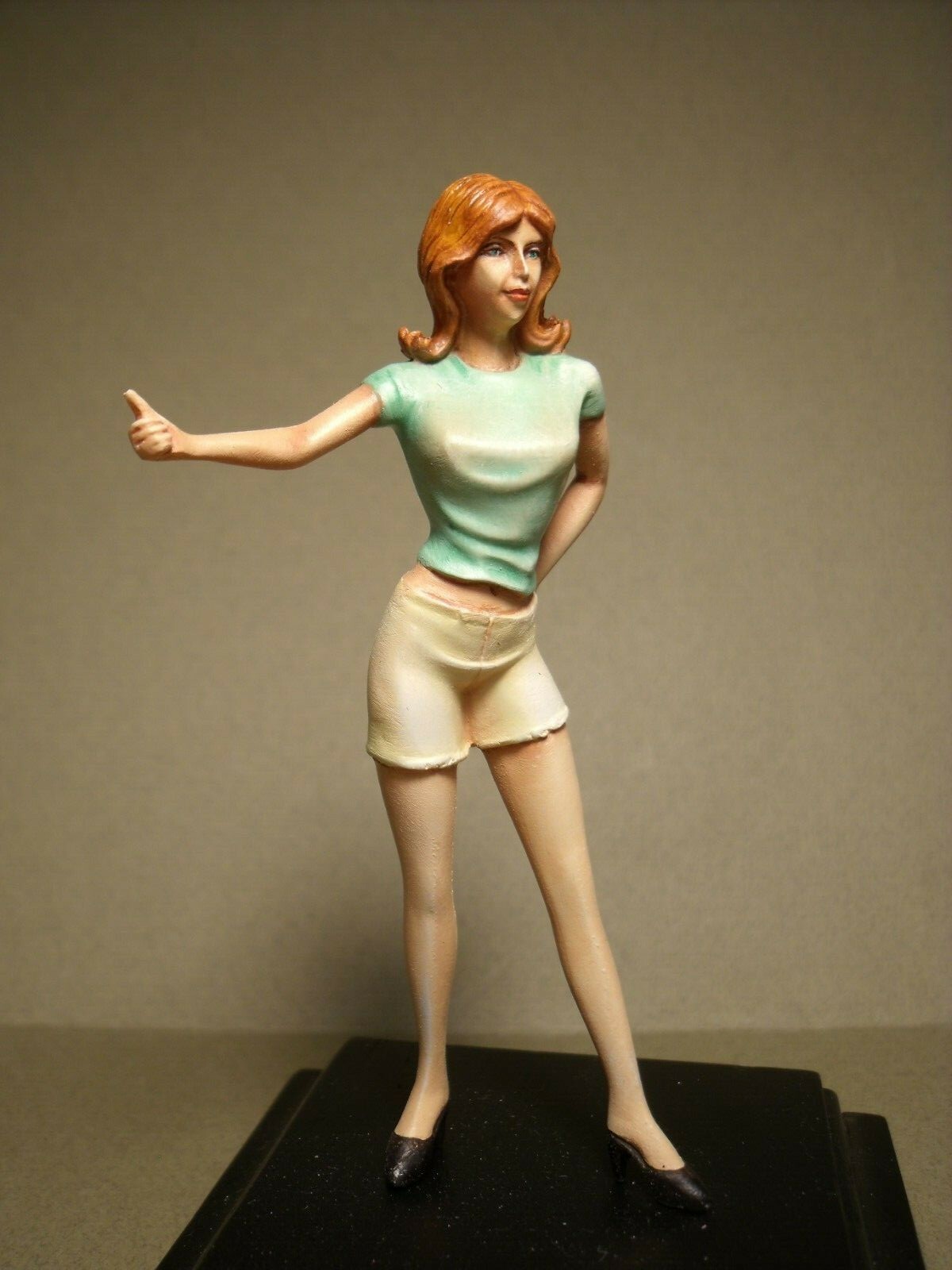Figurine Annie 1/18 à peindre pour donner vie à vos miniatures auto
