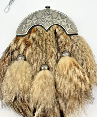 Atemberaubendes BIG Thistle Cantle Kleid Sporran in Fuchspelz mit Lederketten - £79