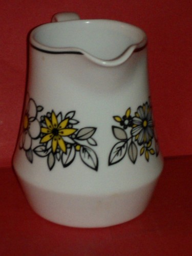 Noritake Tressa 9029 weiß schwarz gelb Blumen Mod Retro Milchkännchen mit Griff - sehr gut - Bild 2 von 5