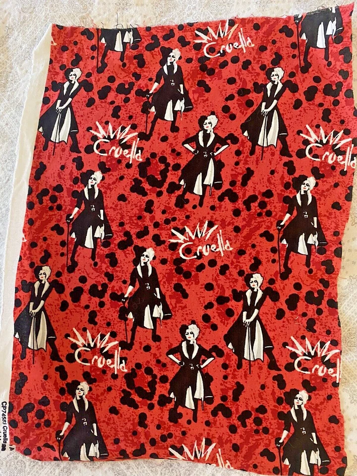 Disney Cruella Villano Estampado Manchado Rojo 100% Algodón. Tamaño 42”x 47” pulgadas Foto 3 de 3