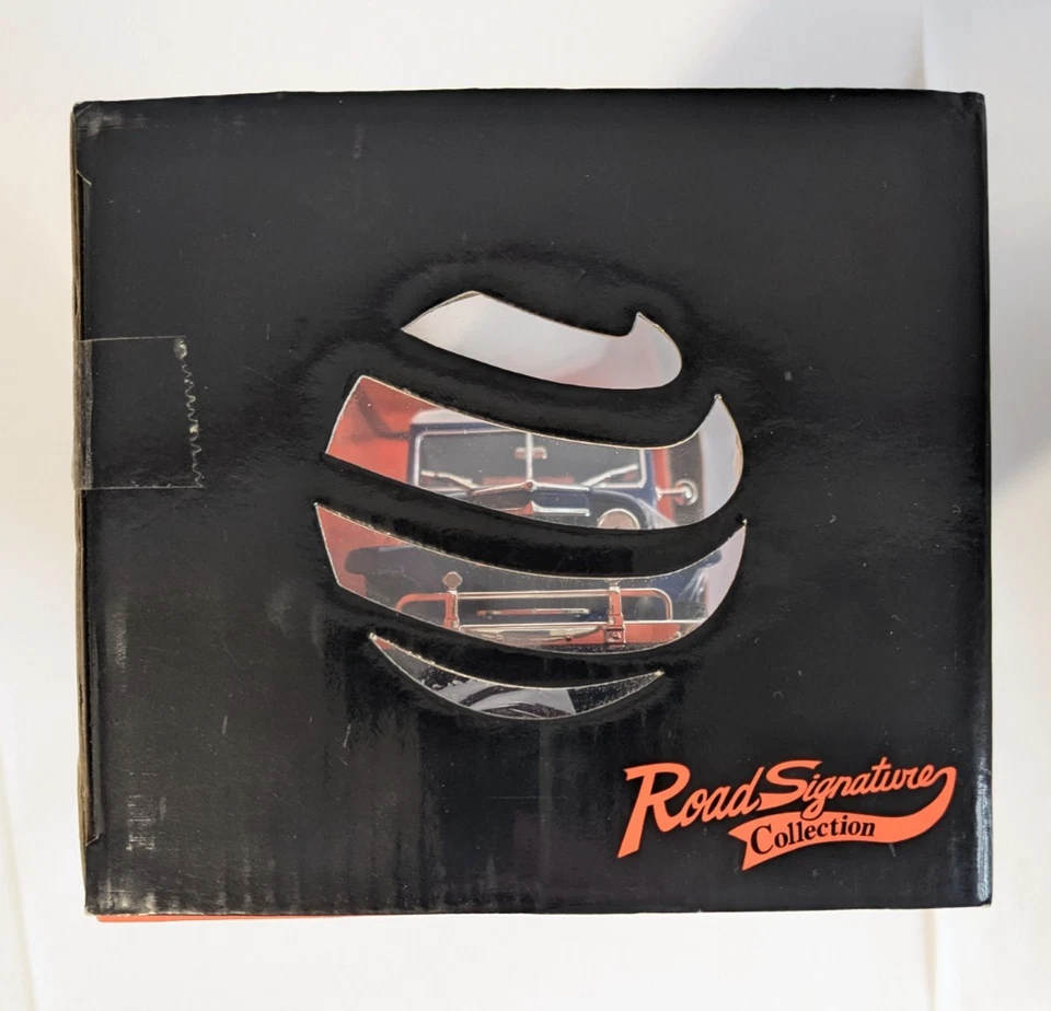 1955 Willys Jeep Station Wagon Woodie Burgundy 1:18 Diecast Road Signature NIB - Image 4 of 4