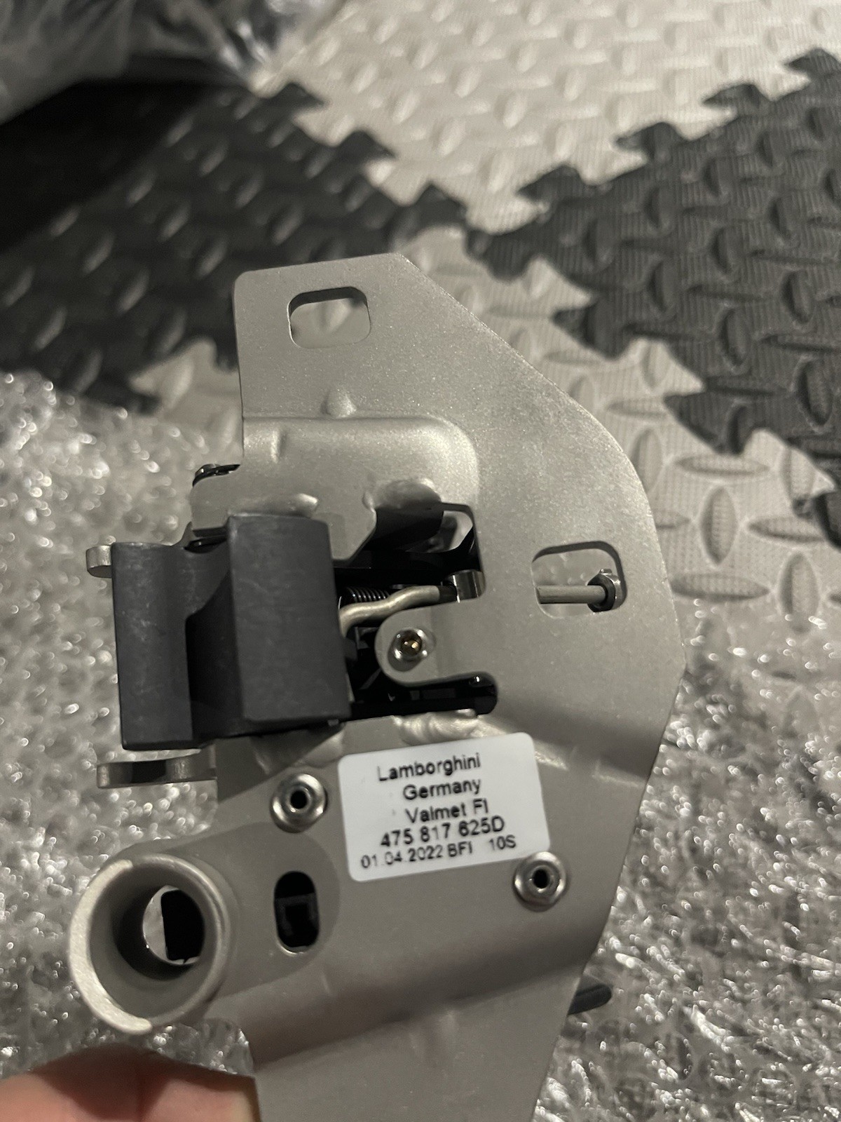 Lamborghini Aventador Roadster OEM T-top Latch- 475817625D