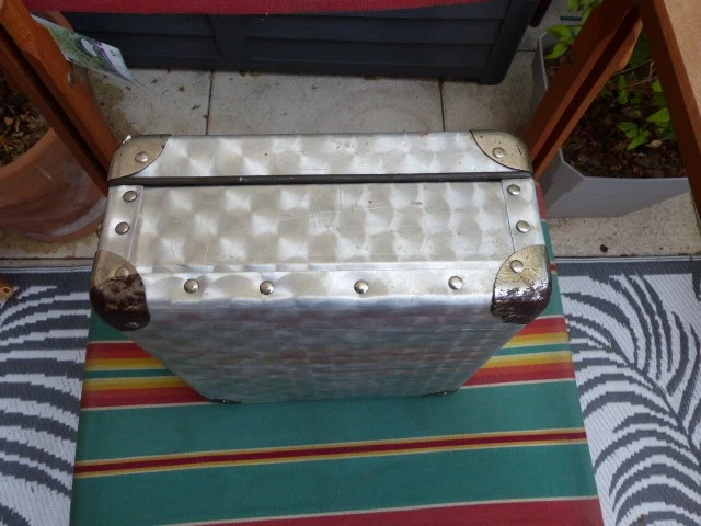 ANCIENNE PETITE VALISE EN METAL DES ANNEES 50 - 60 DANS SON JUS - Photo 3/4