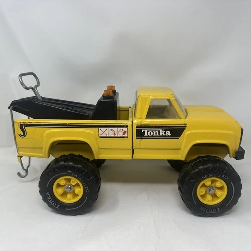 Vintage 1970s Tonka Yellow Steel Pressed Tow Truck/Wrecker - MR-970 #2590 Vtg