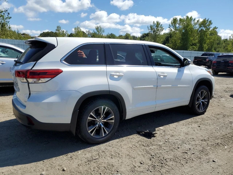 Used Rear Right Door Assembly Rear Side fits: 2018 Toyota Highlander w/o automat - Imagem 3 de 4
