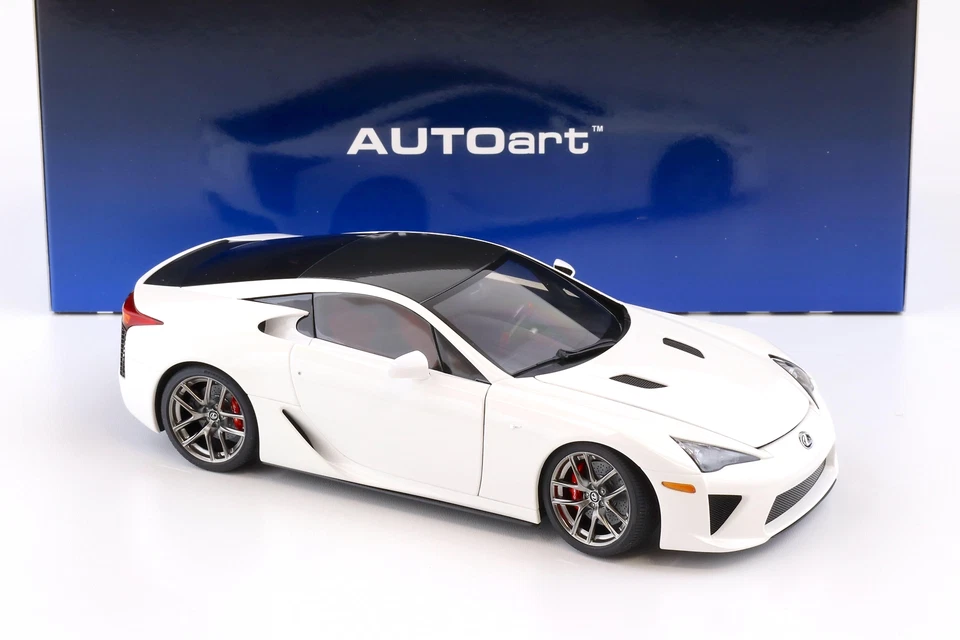 1:18 AUTOart Lexus LFA 2010 Bianco Whiter/ Tetto Nero In Carbonio 78851 - Immagine 2 di 4