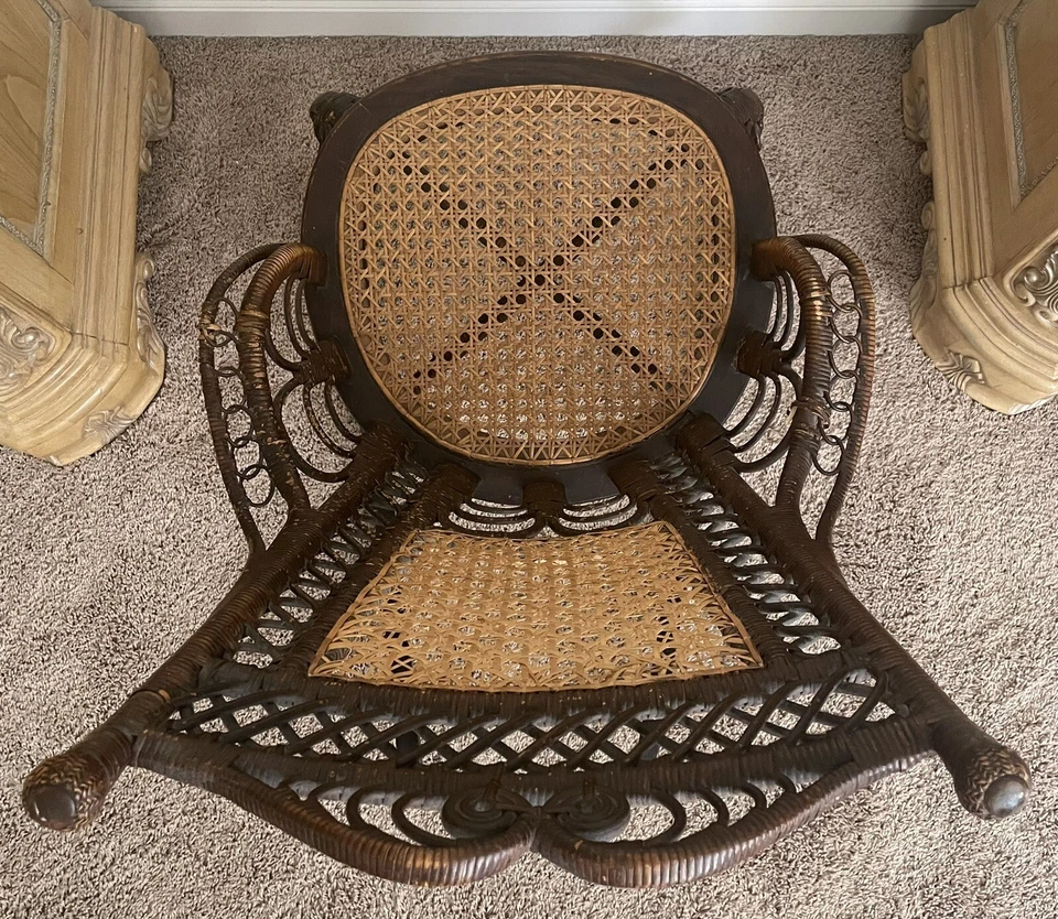 Antigua mecedora de mimbre Heywood & Morrill Rattan Co. de Chicago Foto 4 de 4