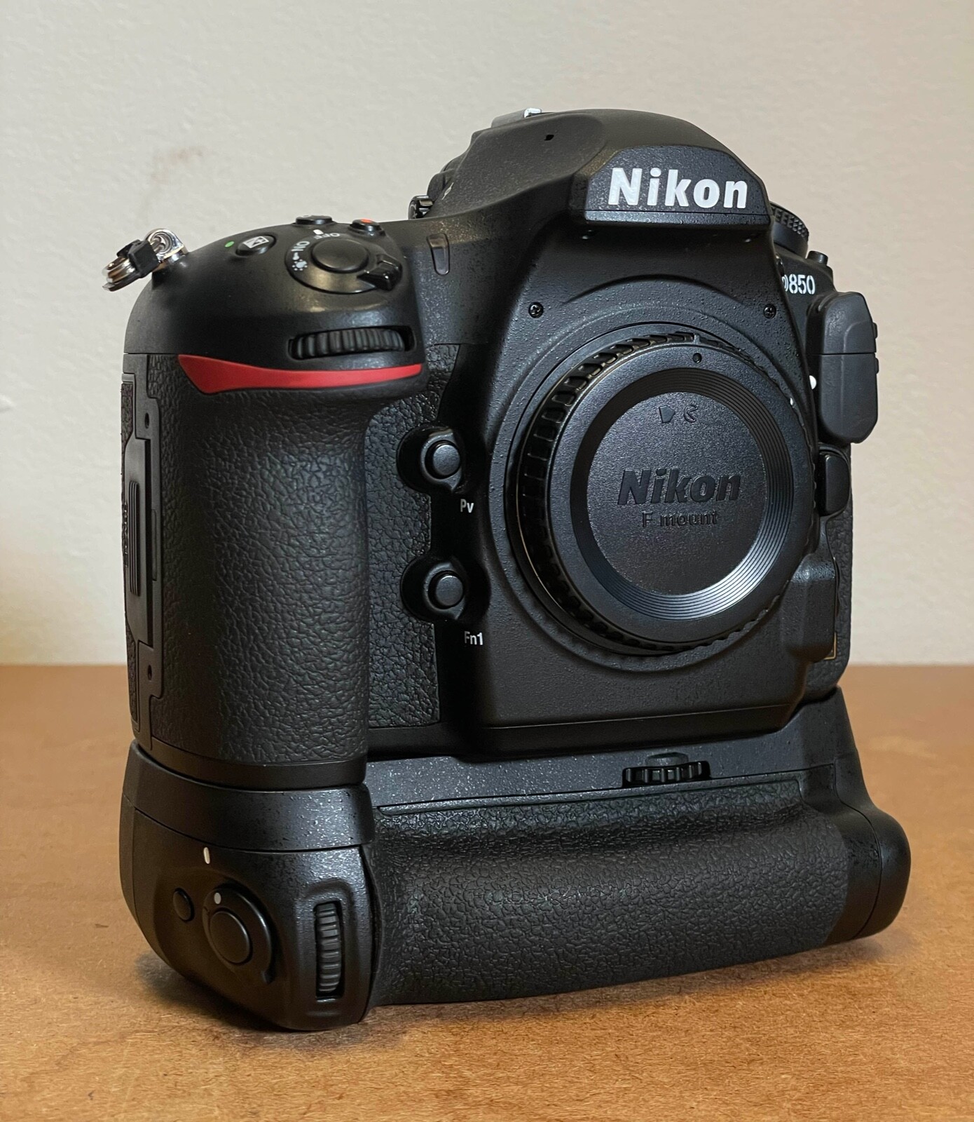 Nikon D850 DSLR w/ battery grip, chargers, 3 batteries & box. 75,000