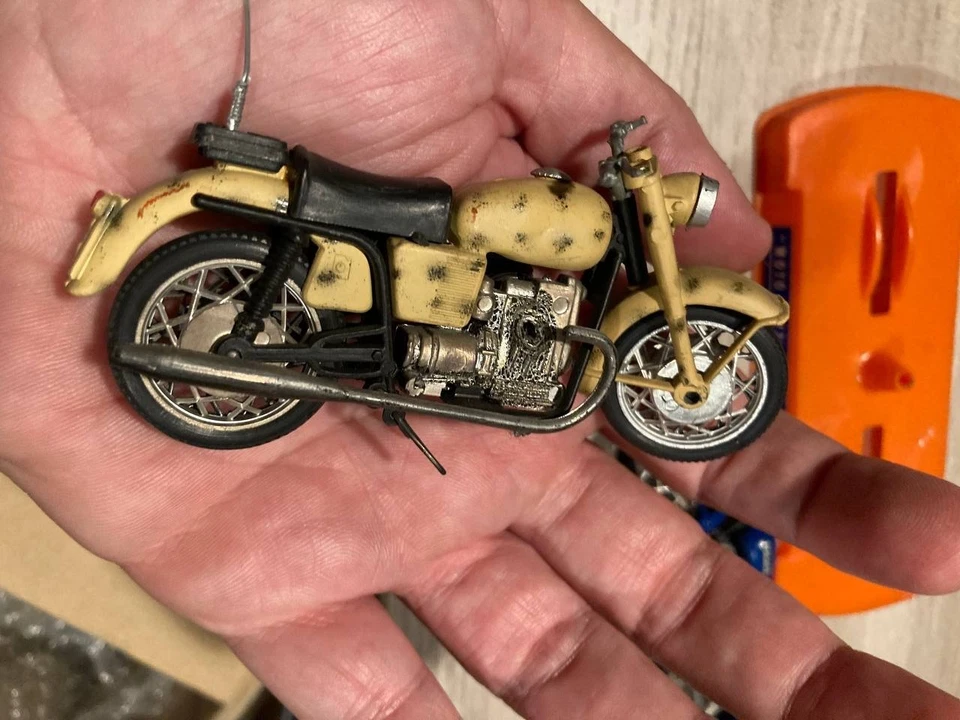 Mercury moto Guzzi V7 Militare livrea mimetica art. 611 + Moto Guzzi Polizia - Immagine 3 di 4