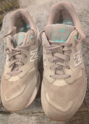 WOMEN'S NEW BALANCE Pre-Owned LIFESTYLE CW1600GU SIZE 9.5 Color Beige 