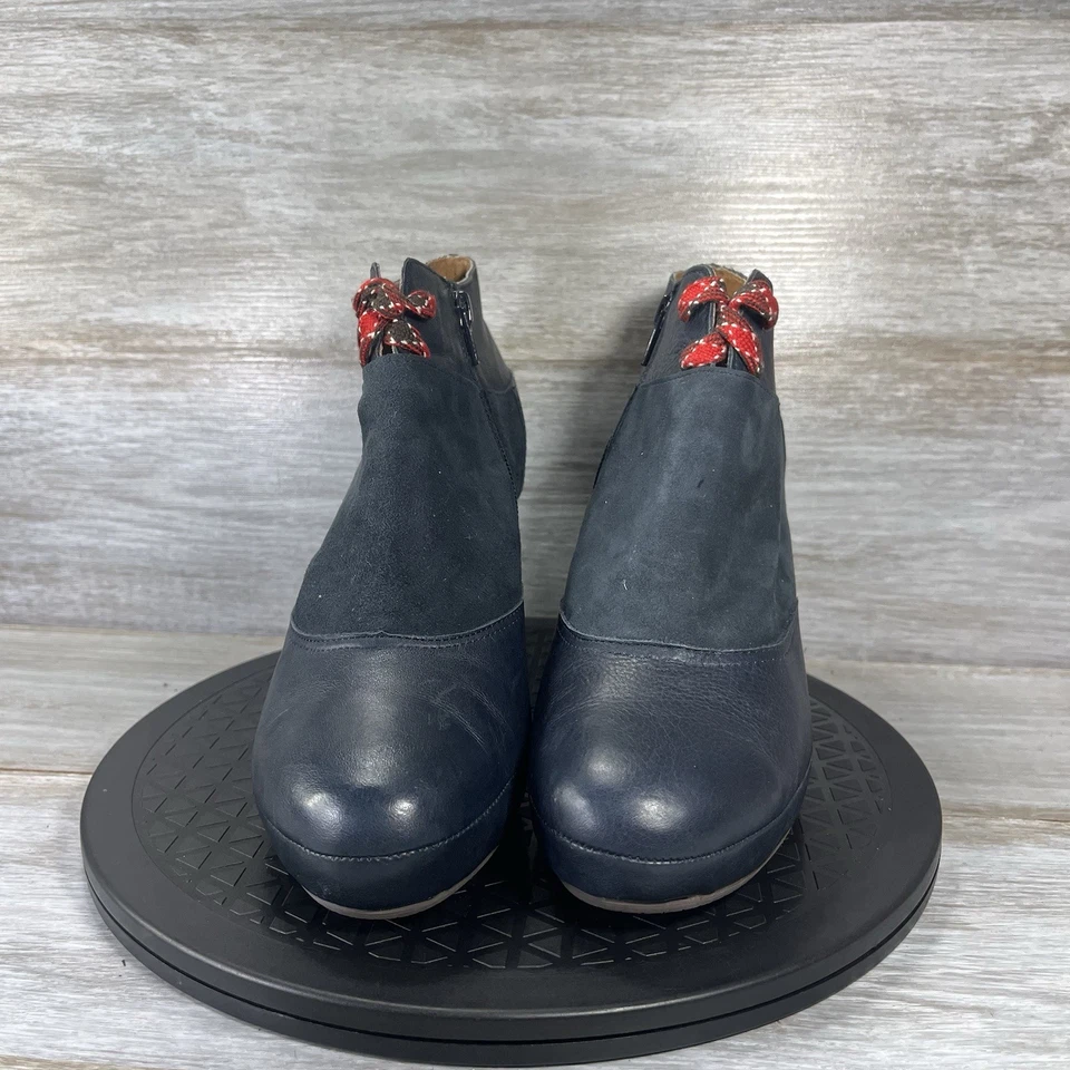 Lucky Penny Woman’s Blue Leather Lace Up Heeled Ankle Boots Size 10 - Image 2 of 4