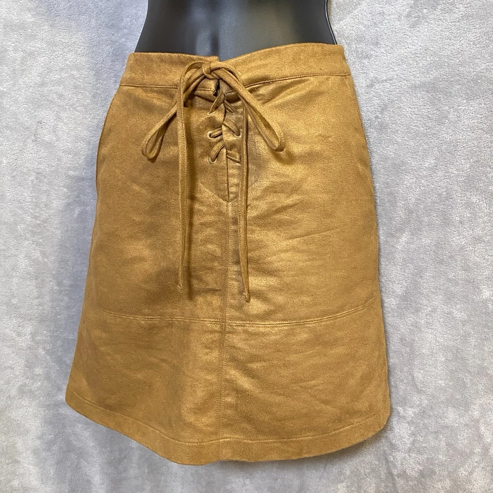LC Lauren Conrad Faux Suede Skirt Size 4 Lace Up Mini Skirt Pockets - Imagem 2 de 4