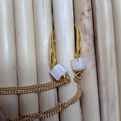 Gold Chain Mother Of Pearl Hoop Dangle Drop Geometric Minimalist Earrings - Picture 8 of 9