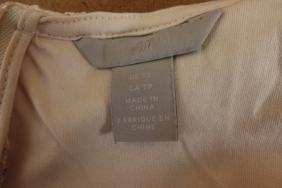 Camiseta sin mangas H&M para mujer talla XS con superposición de encaje bordado cremoso Foto 3 de 4