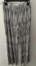 Chico  s Travelers Pants Sz 1 M