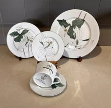 VTG Trillium Five Piece China Set Block Spal Pattern Mary Lou Goertzen Portugal