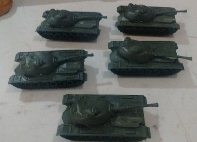 green plastic army tanks
