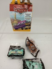 McDonald’s Disney 2006 Happy Meal caja con 3 juguetes de "CARS" la película sellada.