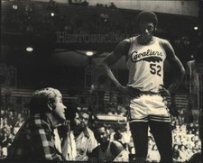 1973 Press Photo Bill Fitch Gets First Chance to Coach Jim Brewer of Cavaliers
