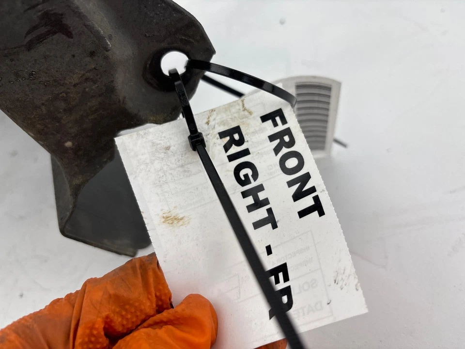 BMW 135i/128i 2008-2013 forro de guardabarros interior delantero derecho OEM Foto 2 de 4