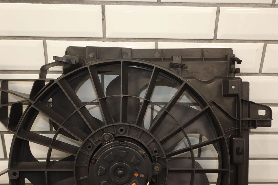 2005-2009 Cadillac XLR Electric Cooling Fan W/Shroud - Image 4 of 4