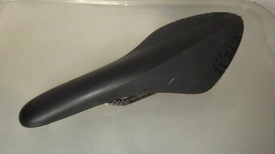 FIZIK ARIONE - CARBON Racing Saddle (126mm) - Sella Strada e MTB - Imagen 4 de 4