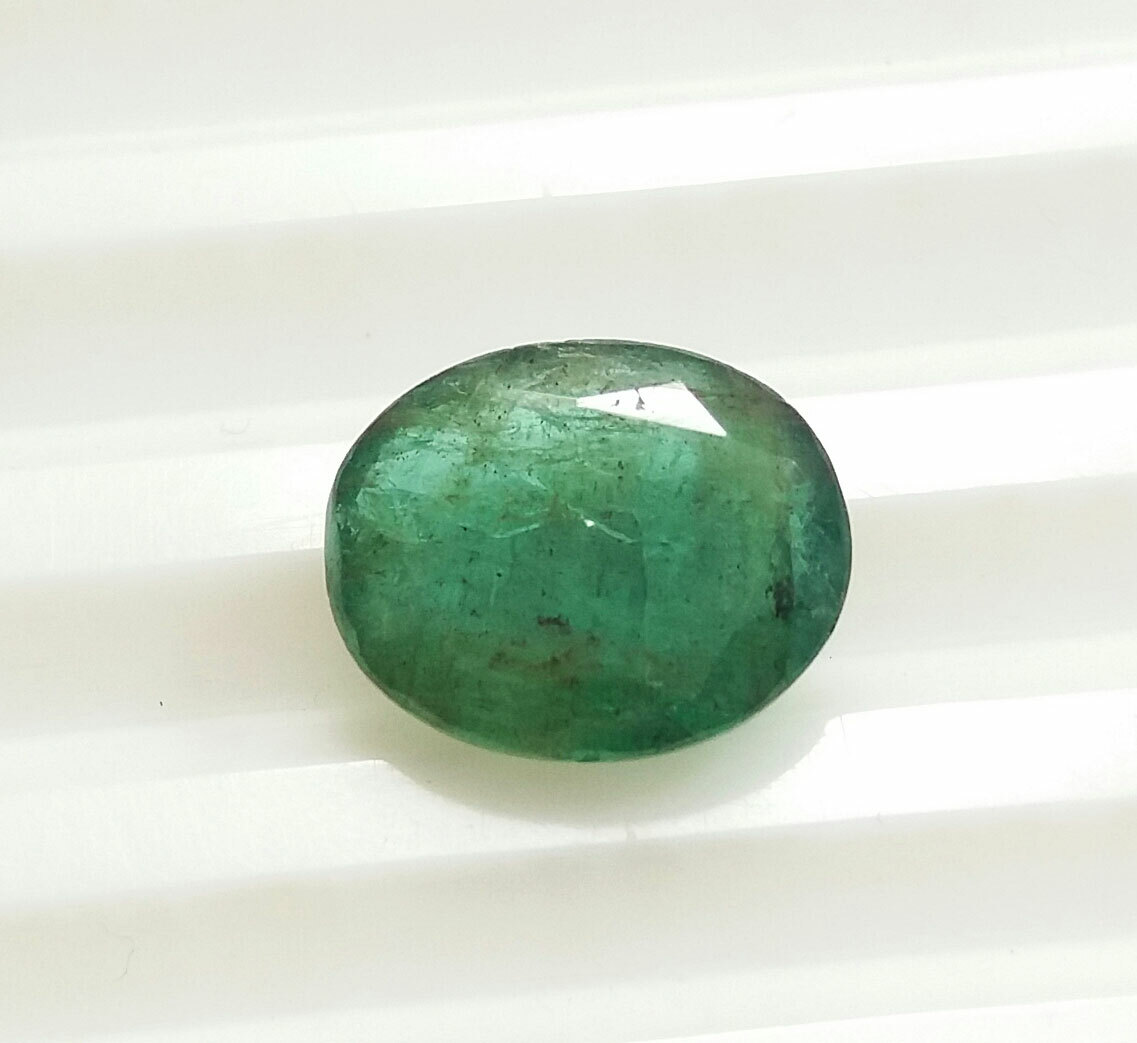 Gemas de esmeralda sueltas extraídas de la tierra de Zambia corte ovalado ver...