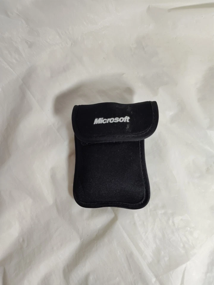 Cámara web Microsoft LifeCam NX-3000 USB con micrófono y estuche con cancelación de ruido - Usada Foto 2 de 4