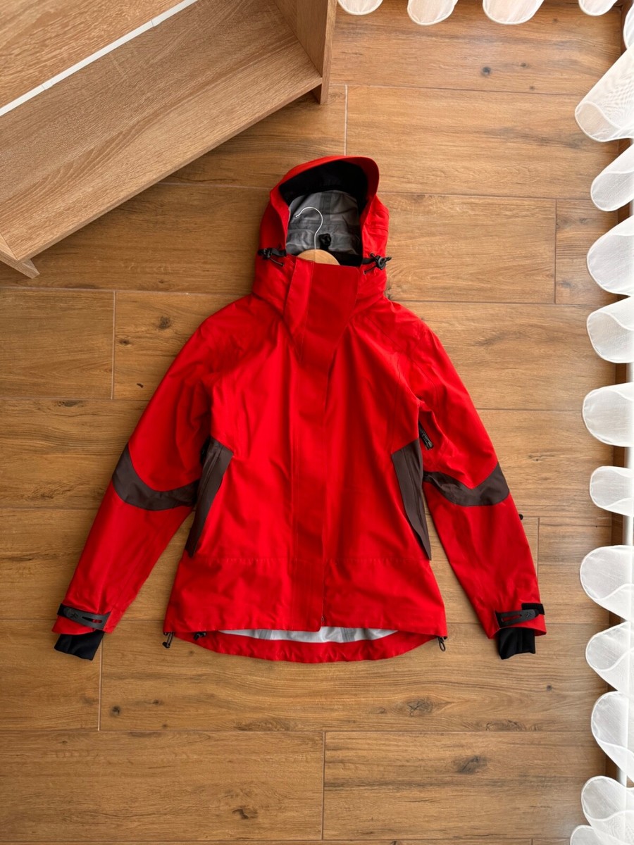 VTG R'adys Outdoor Essentials Goretex Waterproof Jacket