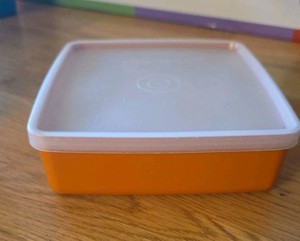 Tupperware Sandwich Square Storage Keeper 670-38 Orange Container Clear Lid