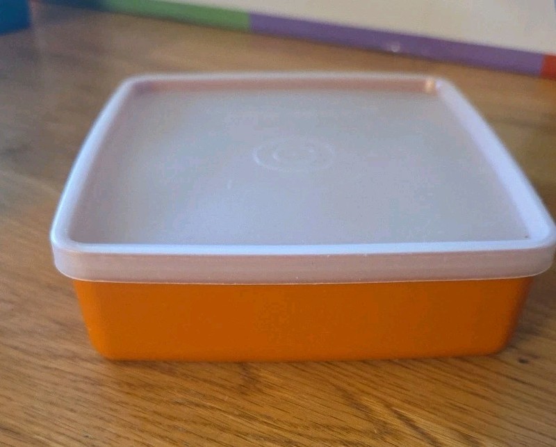 Tupperware Sandwich Square Storage Keeper 670-38 Orange Container Clear Lid