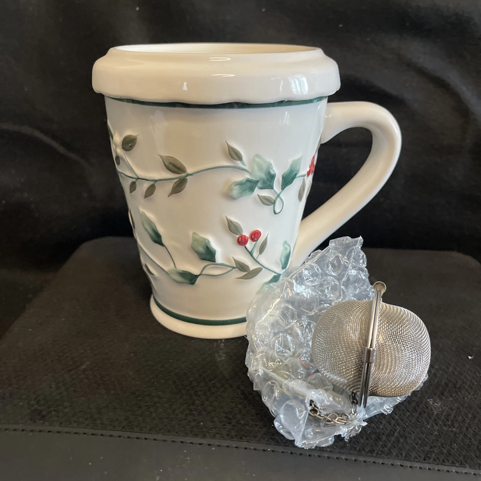 Pfaltzgraff Winterberry Mug with Lid & Tea Infuser - New In Box