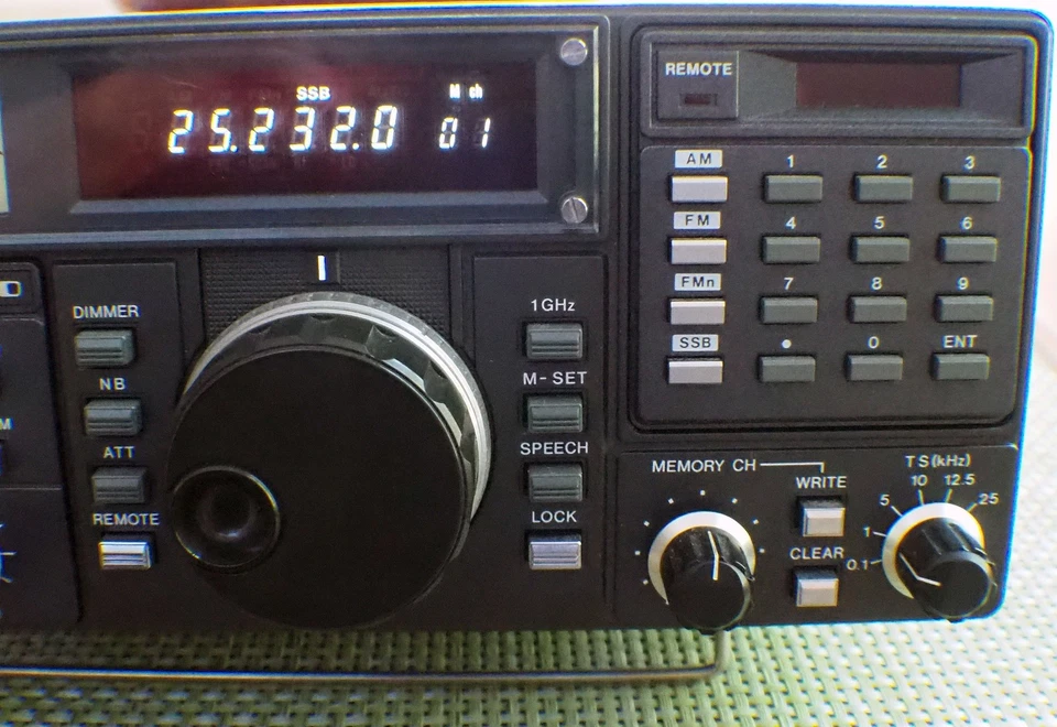 Icom IC-R7000 Radio Empfänger Amateurfunk Teile oder Reparatur - Bild 3 von 4