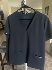 Figs Women s Casma V-neck Scrub Top in Dark Harbor Size Medium